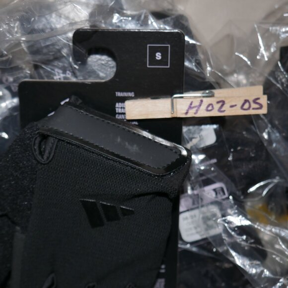 Adidas Half Finger Weightlifting Gloves Size Small Gym Training Stretch Fit NWT - Picture 16 of 16